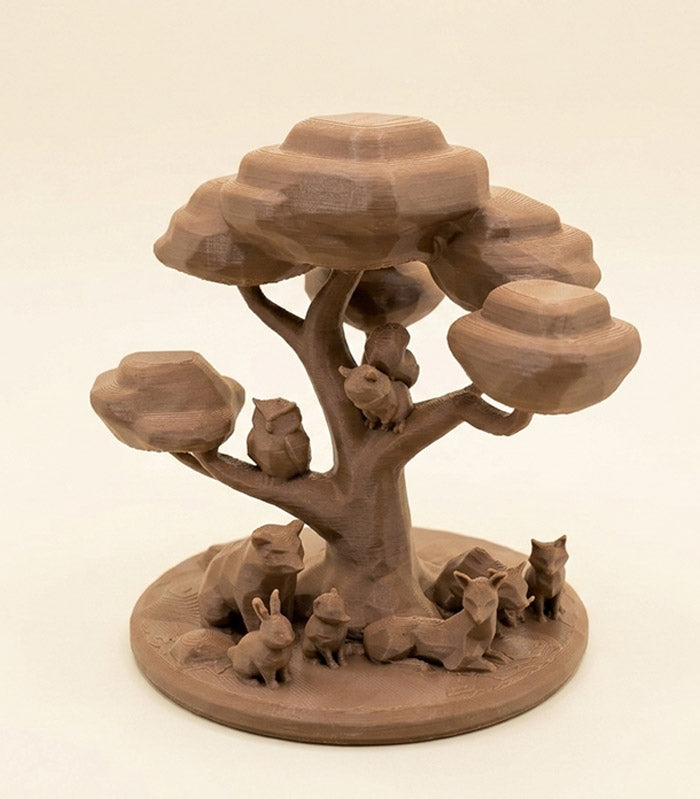 Figurine Le Grand Arbre, vue de profil avec les animaux de la forêt