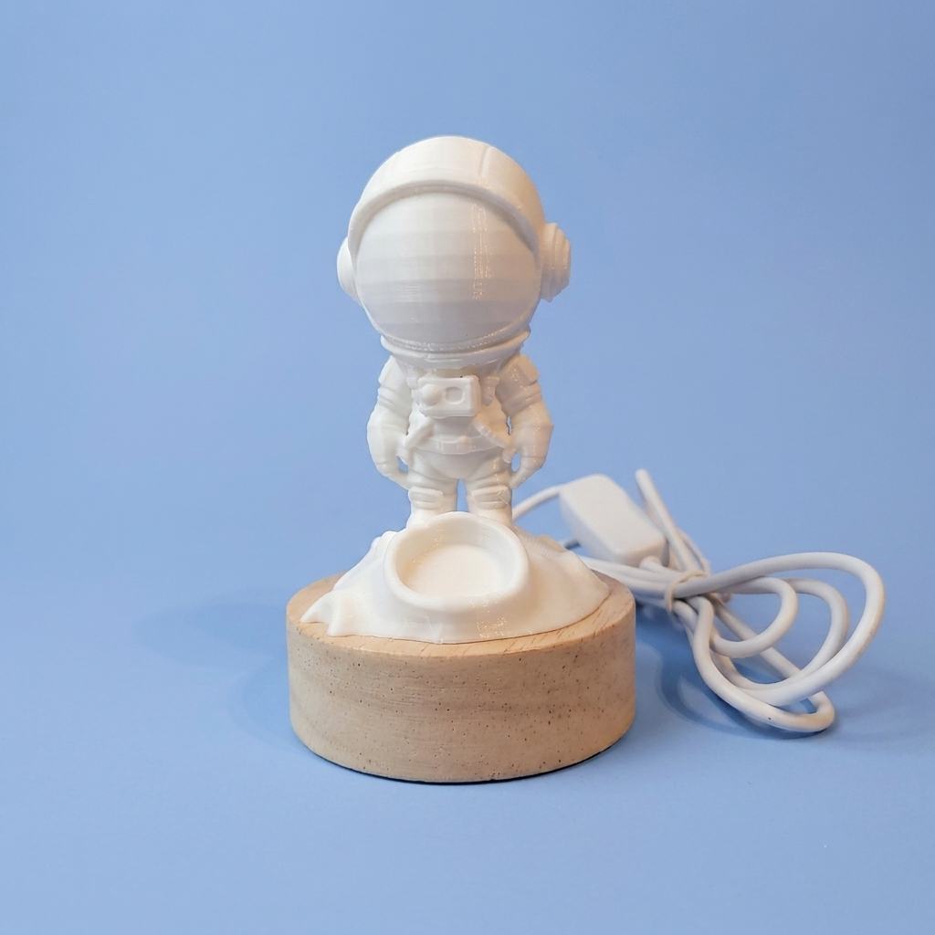 Veilleuse LED Cosmonaute imprimée en 3D sur socle lumineux